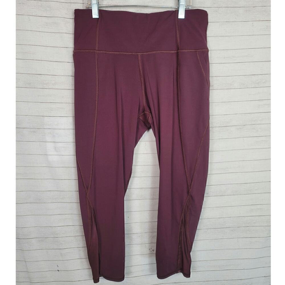 ATHLETA LIGHTNING CAPRI TIGHT IN PURPLE, SZ MEDIUM